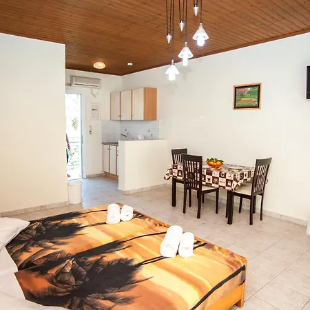 Apart Otel Erietta 3*