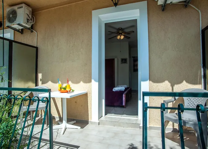 מלון דירות Erietta