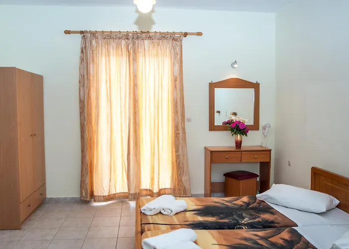 Erietta מלון דירות