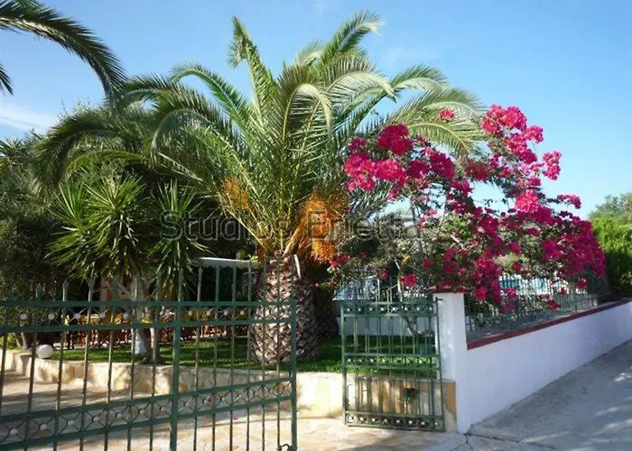 Erietta מלון דירות 3*
