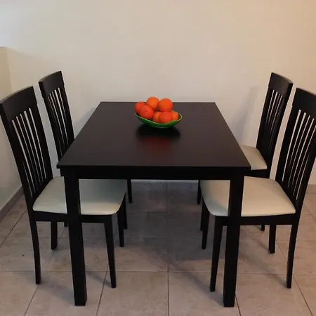 Erietta アパートホテル