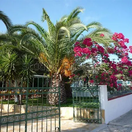 Erietta Aparthotel 3*